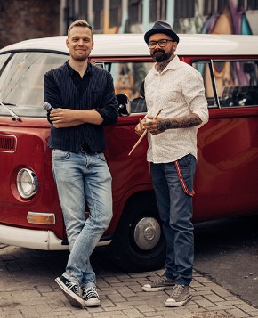 Zwei vorm Bus - Jens Niemann & Philip -Bo- Borgmann